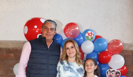  David Cortés y Michel Baeza con sus hijas Valeria y María José.