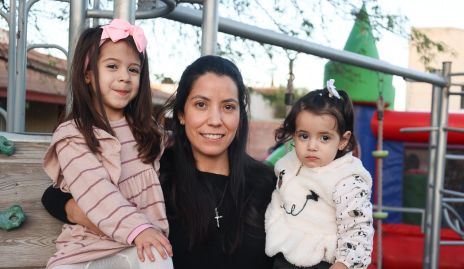  Gaby Carrillo con sus hijas Valeria y Ana Fer Puga.