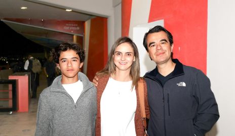  Víctor, Ana Isabel y Víctor Huerta.