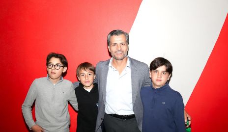  Conrado, Patricio, Carlos y Pablo.