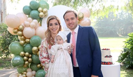  Mónica Garza y Fernando de Luna con su hija Paula.