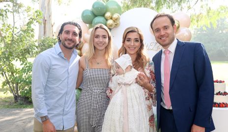  Pablo Martínez, Faustina Villarreal, Mónica Garza y Fernando de Luna con Paula.