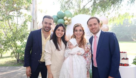  Diego de Luna, Maribel Rodríguez, Mónica Garza y Fernando de Luna con Paula.