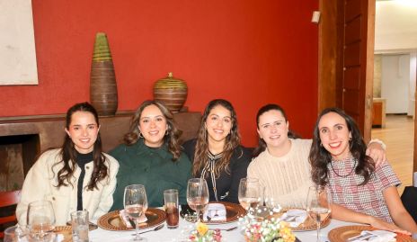  María Gameros, Moni del Castillo, Jimena López, Geo Rivera y Andrea Cuevas.