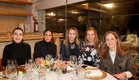  Liliana Meza, Maribel Rodríguez, Lupita Pereda, Paty del Bosque y Paty Fernández.