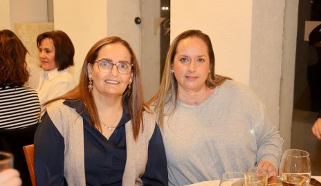  Gaby Villanueva y Cecilia Villanueva.