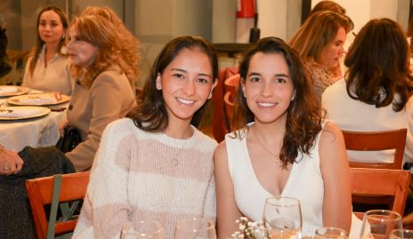  Ali Villanueva y Montse Villanueva.