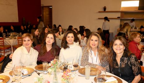  María Luisa Otero, Ana Cristina Peña, Martha Carillo, Pilar Díaz de León y Patricia Silos.