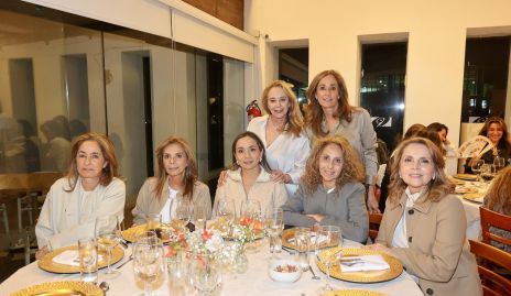  Paty, Elena, Yolanda, Tayde, Mónica, Lucila y Anabel Gaviño.