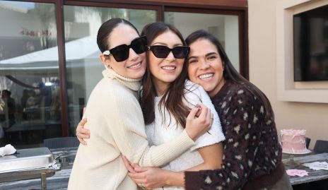  Mariana Rodríguez, Lili Medina y July Valle.