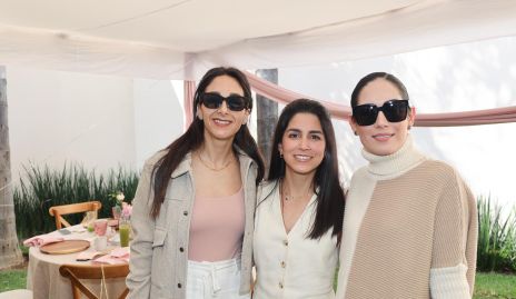  Isa Villanueva, Dany González y Mariana Rodríguez.