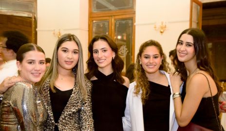  María Emilia Díaz, Marijó Flores, Dani López, Macarena Fernández e Isabel Gutiérrez.