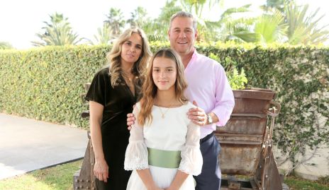  María José Pedrero y Juan Benavente con su hija Roberta.