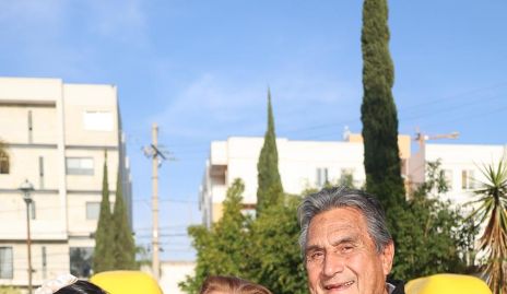  Domenica Leos Jourdain con sus abuelitos.