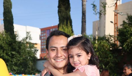  Ricardo Leos con su hija Doménica.