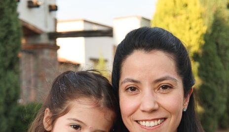  Gaby Carrillo con su hija Valeria Puga.