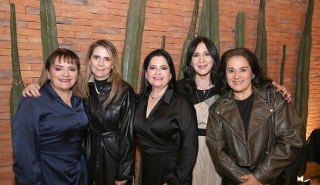  Carla Contreras, Patricia García, Queta Contreras, Manene Alonso y Rosa María González.