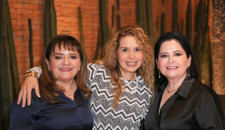  Carla Contreras, Marcela Carrillo y Queta Contreras.