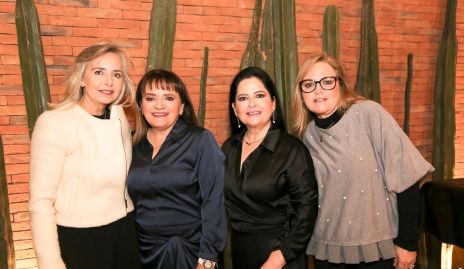  Paty Piñero, Carla Contreras, Queta Contreras y Soledad Piñero.