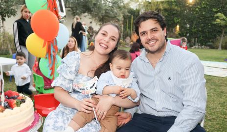  Tere Ledezma y Luis Torres con su hijo Luisito.
