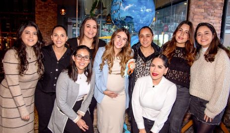  Adriana Zapata y sus amigas.