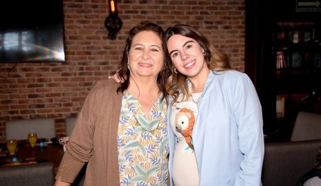  Adriana Zapata y Roxana González.