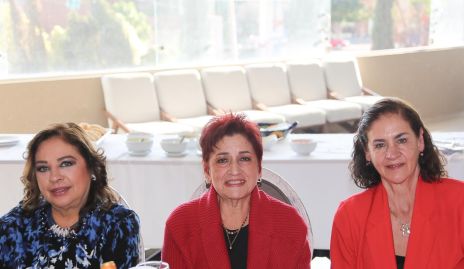  Silvia Esparza de Garza, Adela Martínez y Ana Villalobos.