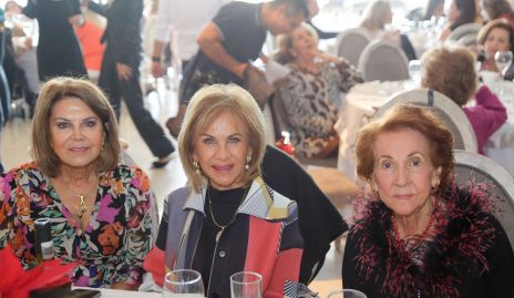  Lourdes Bustos, Gloria Estrada y Licha Carreras.