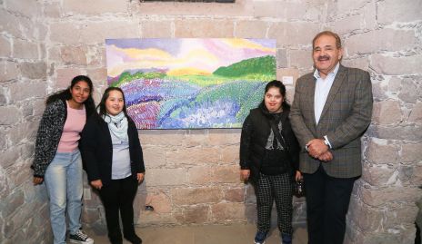  Azul, Leslie, Cristina y Mario García.