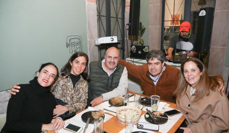  Nancy Puente, Cynthia Padilla, Gerardo Bravo, Francisco Leos y Patricia Fernández.