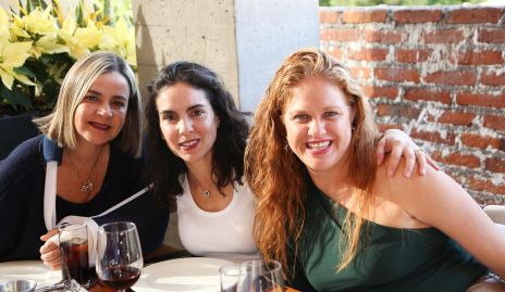  Claudia Gouyonnet, Pelu Ávila y Elisa Vilet.