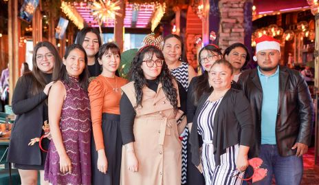  Alejandra Álvarez, Fanny Velázquez, Pamela Alemán, Karla Barrón, Gaby Romero, Guadalupe Blanco, Yadira, Norma, Violeta Salazar y Roberto Macías.