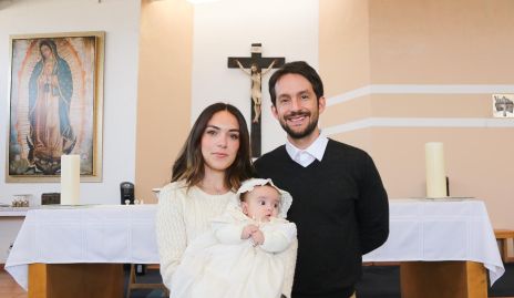  Montse Berrueta y Pablo Sánchez con su hija Montserrat.