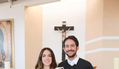  Montse Berrueta y Pablo Sánchez con su hija Montserrat.