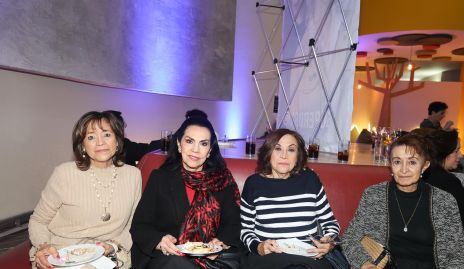  Élida Romo, Yoya Galarza, Olga Sánchez y Guadalupe Romo.