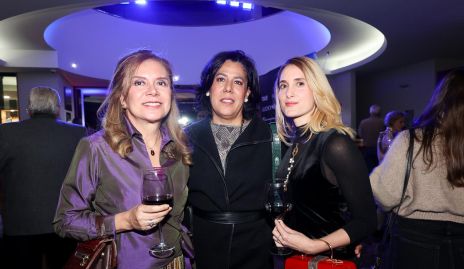  Lucía Castañón, Angelita Ortiz y Montserrat Saiz.