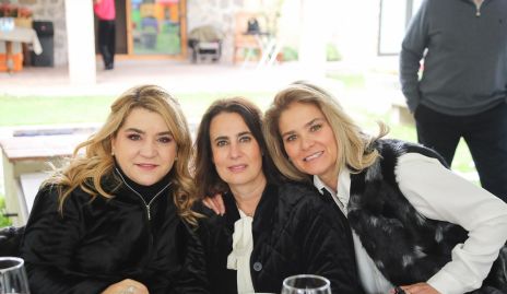  Carmenchu, Ana Paula Gutiérrez y Marcela Benavente.