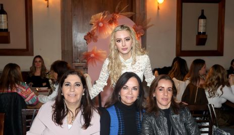  July Mahbub, Elsa Tamez, Valeria Guerrero y Alejandra Ávila.