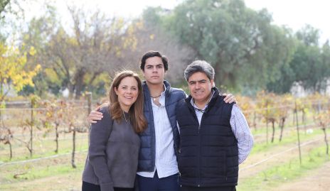  Paty Fernández, Sebastián y Paco Leos.