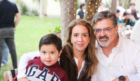  Rodrigo, Georgina Benavente y Jorge Lozano.