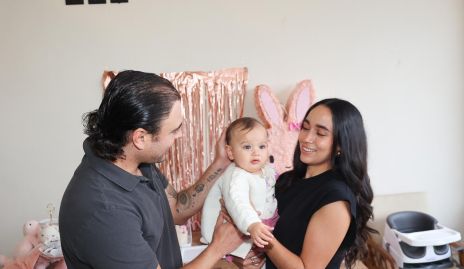  José Luis Schekaiban y Ana Pau Méndez con Emilia.