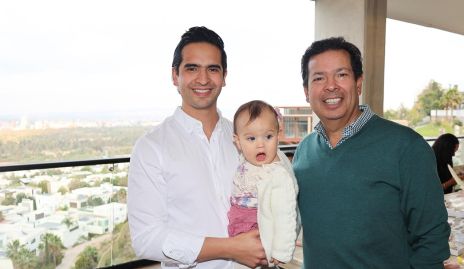  Emilia con su papá Héctor Hernández y su abuelo Héctor Hernández.