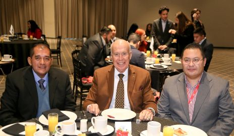  Román Hernández, Manuel González y Jorge Rodríguez.