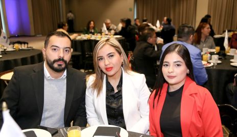  Diego Salazar, Janet Alvarado y Camila Ochoa.