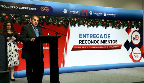  Román Hernández.
