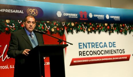  Román Hernández.