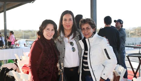  María del Carmen Torres Corzo, María José Torres y Lula López de Torres.