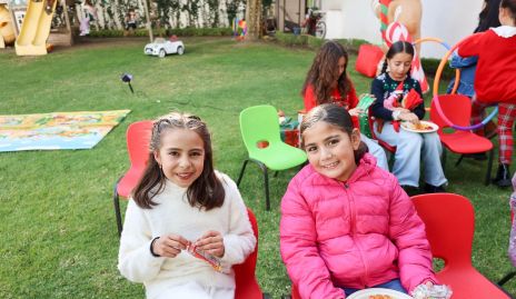  Mariel y Natalia.