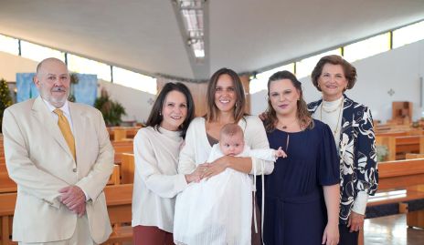  José Luis Hernández, Cecilia Jiménez, Lourdes y Cecilia Hernández y Maga Jiménez con Joaquín.
