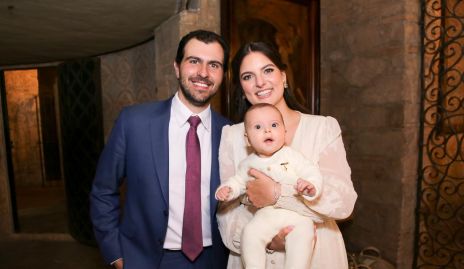  José Luis Hernández y Gabriela González con su hijo Joaquín.
